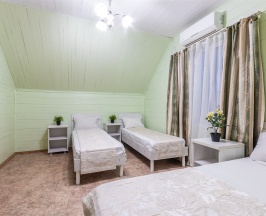 Четырехместный с удобствами на этаже (мансарда) в Золотой берег