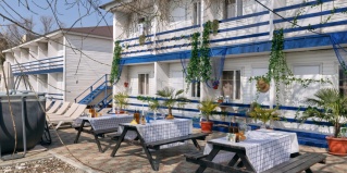 Лазаревское: Турбаза Радуга у моря