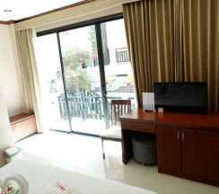 Двухместный номер Deluxe двуспальная кровать в Отель Kata Beachwalk