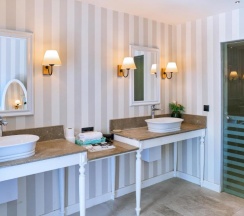 Двухместный номер Deluxe двуспальная кровать в Salonika Suites