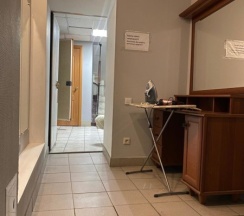 "Лофт" Мини-комната с двуспальной кроватью (с окном, цокольный этаж) в Rest Home