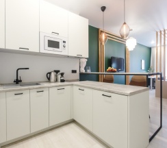 улучш. апартаменты 37 м с кроватью и диваном (центр, ул. Сакко, 24, "Vivaldi"), 419 в Viva aparts