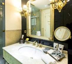 Семейный люкс с красивым видом из окна в Rixos Khadisha Shymkent