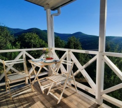 Трёхместный коттедж с красивым видом из окна в Тепло