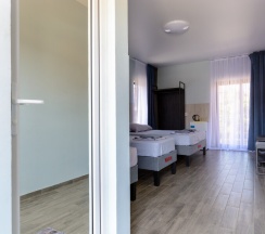 Четырёхместный номер с балконом в Мардин