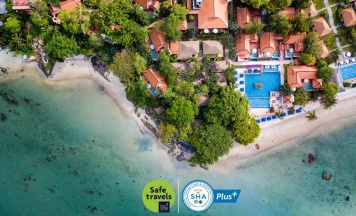Двухместный номер Standard с видом на море двуспальная кровать в Renaissance Koh Samui Resort & Spa