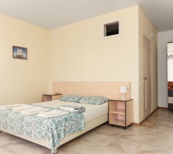 Двухместный номер Superior с балконом и рядом с пляжем двуспальная кровать в Моряк