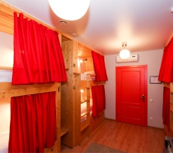 Кровать в восьмиместном номере в Kdhostel