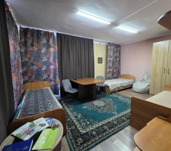 Комната стандарт с 2 односпальными и 1 двуспальной кроватью в ЭтноДом Тюрк