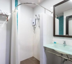 Двухместный номер Deluxe с балконом двуспальная кровать в The BluEco Hotel