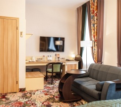 Джуниор сюит, с видом на город в Cronwell Inn Стремянная