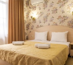 Трехместный номер Комфорт с балконом в Сюзэн