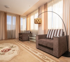 Люкс 3-х комнатный с кухней и балконом 4-х местный в Жемчуг