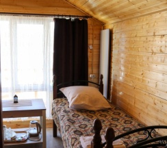 Четырёхместный коттедж в  Изумруд