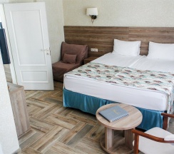 Семейный (CONNECTION) c видом на БАССЕЙН- 2 смежных СТАНДАРТА в Villaggio