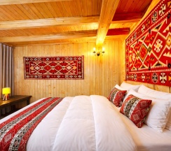 Двухкомнатный улучшенный стандарт с видом на горы | без балкона | 2 этаж в Hayat Haus