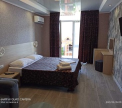 Четырёхместный номер Superior с балконом в Алкеста