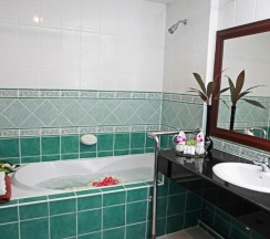 Трёхместный номер Grand Deluxe с балконом в Samui First House Hotel