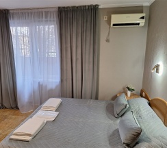 «КОМФОРТ ПЛЮС 3» С ТЕРРАСОЙ ЧЕТЫРЕХМЕСТНЫЙ НОМЕР ДВУСПАЛЬНОЙ КРОВАТЬЮ И ДИВАНОМ в Цитрус