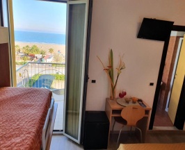 Трёхместный номер Standard с видом на море в Hotel Tilmar