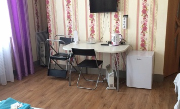 Номер стандарт семейный с 3 односпальными и 1 двуспальной кроватью №5 в Колос