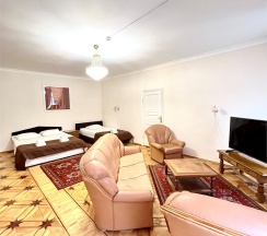 Трёхкомнатный номер с видом в атриум в Hotel park river