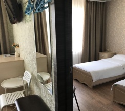 Номер стандарт семейный с 2 односпальными и 1 двуспальной кроватью в Aqua Life
