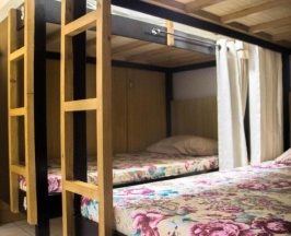 Кровать в общем номере (женский номер) в Bunks Hostel