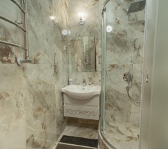 Номер стандарт с 1 односпальной и 1 двуспальной кроватью в Изумруд