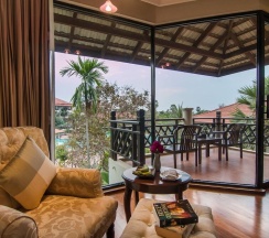 Люкс c 1 комнатой с видом на бассейн в Angkor Palace Resort & Spa
