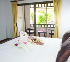 Двухместный номер Standard с видом на бассейн двуспальная кровать в Lamai Inn 99 Bungalows