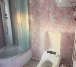 Вилла с балконом и с красивым видом из окна в Гостевой дом