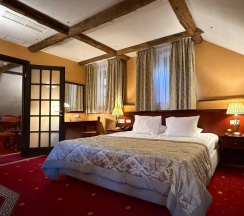 Двухкомнатный люкс «Славия» с сауной и джакузи в Old Estate Hotel&SPA