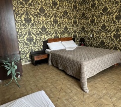 Четырёхместный семейный номер Superior с балконом и с красивым видом из окна в Morskoy priboy