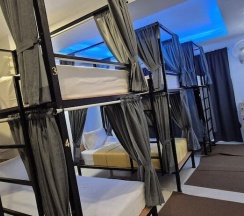 Кровать в общем номере (мужской номер) в Hotel The Journey Patong New