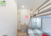 Уютная двухместная комната с видом во двор. в Star home