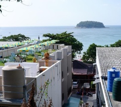 Двухместный номер Deluxe с видом на море двуспальная кровать в Отель Kata Beachwalk