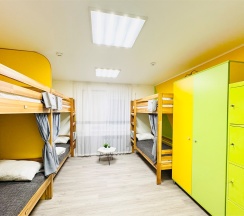 восьми местный номер в Party and Sun