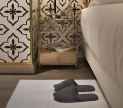 Двухместный номер Classic с балконом двуспальная кровать в The Drisco Hotel Tel Aviv - Relais & Chateaux