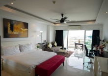 Студия с балконом в Vtsix Condo Service at View Talay Condo