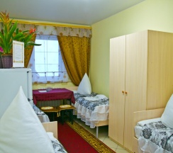 Номер комфорт с 4 односпальными кроватями в Home Hotel