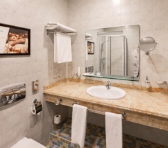 Номер полулюкс с 1 двуспальной кроватью в Imperial Resort&SPA