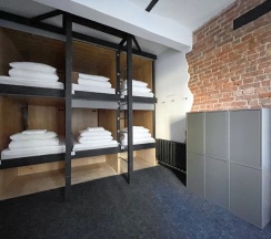 Капсула в 6-местном общем номере “Переделкино” в Bookcase Hotel&Hostel