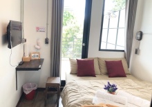 Двухместный номер Standard с балконом двуспальная кровать в Feel Good Bangkok Hostel