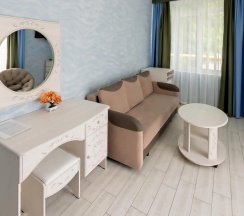 Семейный люкс с 2 комнатами с балконом в Хризантема