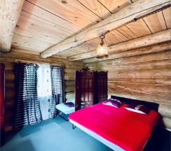 Особняк из вековых сосен в Gora Country Club