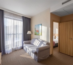 Джуниор Сюит в Harbor Club Hotel
