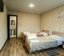 Улучшенный трехместный номер с 3 отдельными кроватями в Пол&Пути