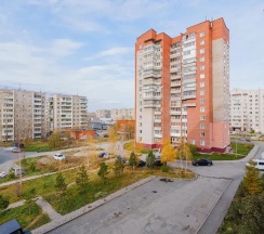 Двухместные апартаменты c 1 комнатой с балконом и с видом на внутренний двор (двуспальная кровать) в Квартира стильная студия в современном доме в микрорайоне ГГМ около СОК Юпитер