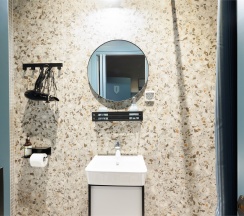 Улучшенный номер с балконом в Simple hotel B9